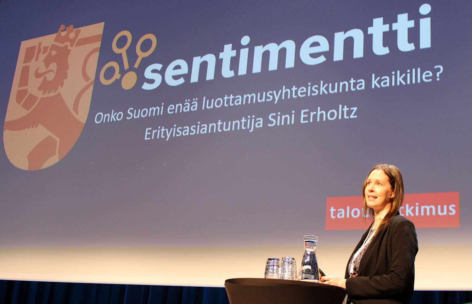 Sini Erholtz esitteli Sentimentti-työvälinettä ja sen avulla saatuja tuloksia. 