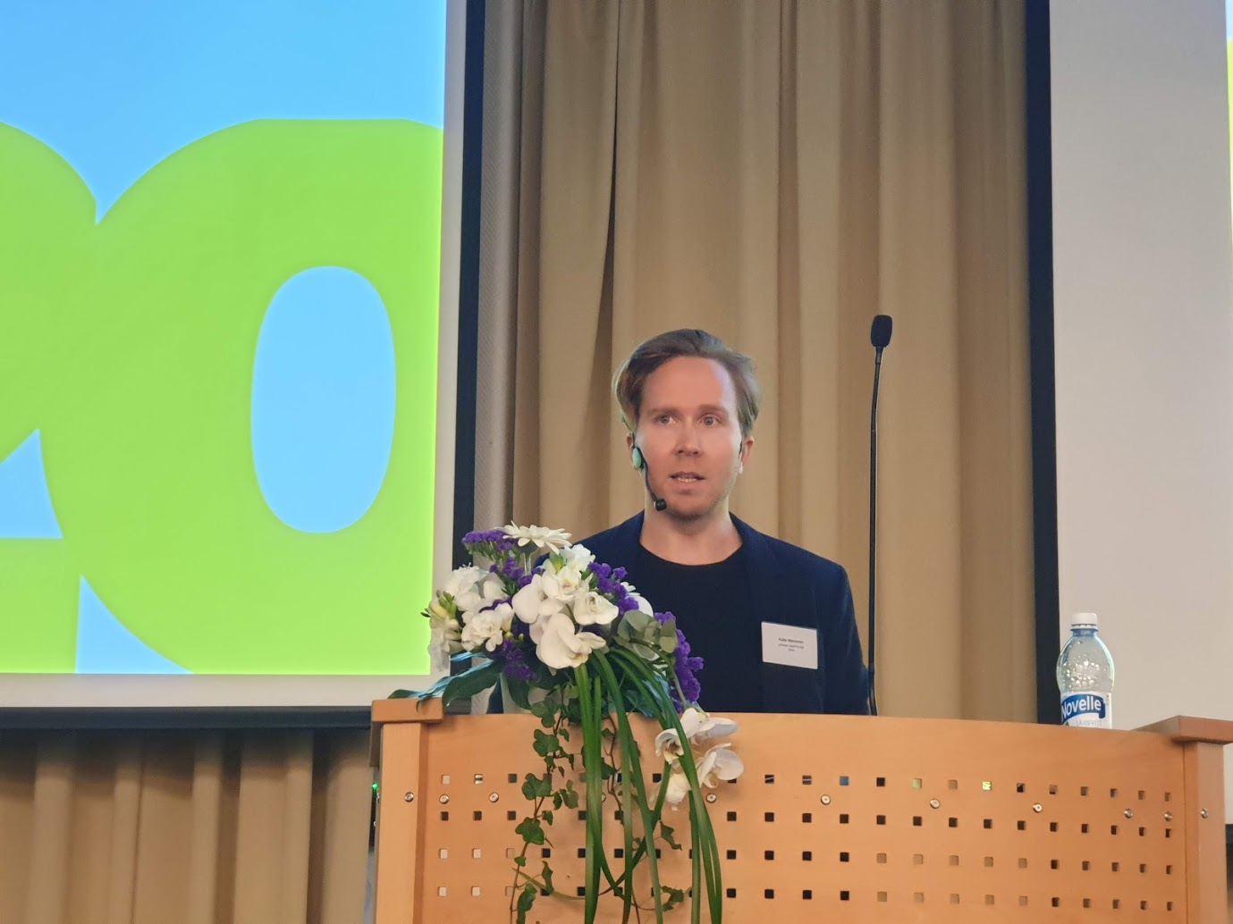 Johtava asiantuntija Kalle Nieminen Sitrasta puhumassa seminaarissa
