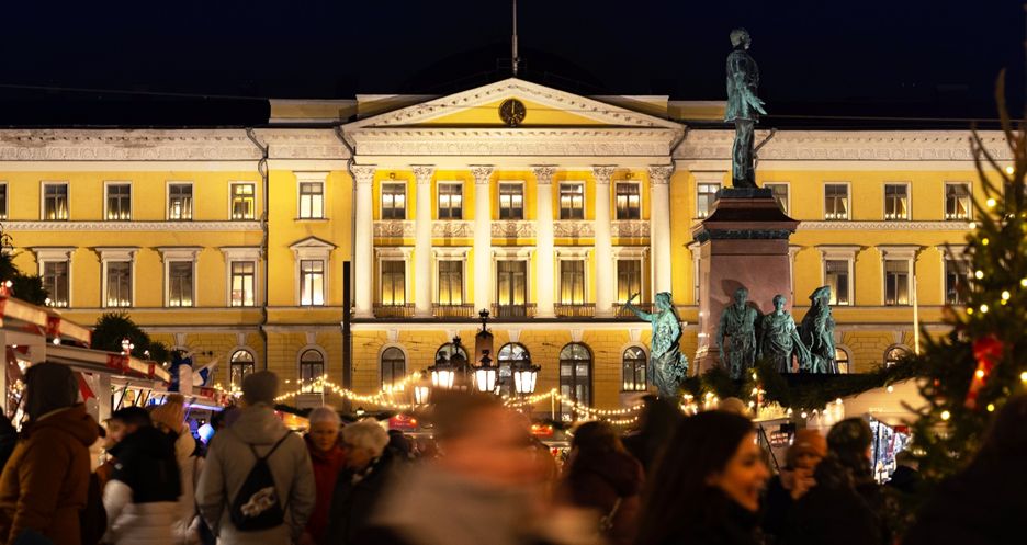 Tuomaan tori ja valtioneuvoston linna.